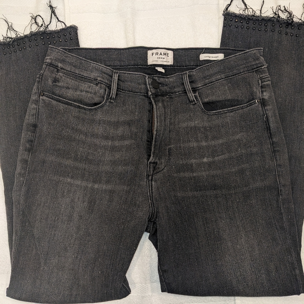 Frame Le High Straight Size 31 black with beaded detail and frayed split ends
